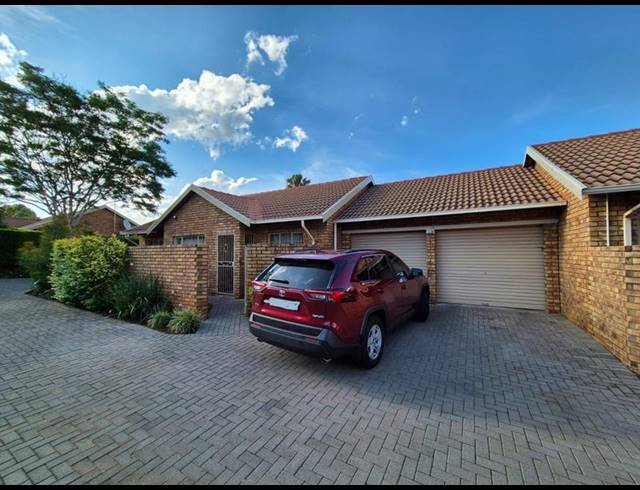 2 BEDROOM TOWNHOUSE FOR SALE IN MONTANA PARK